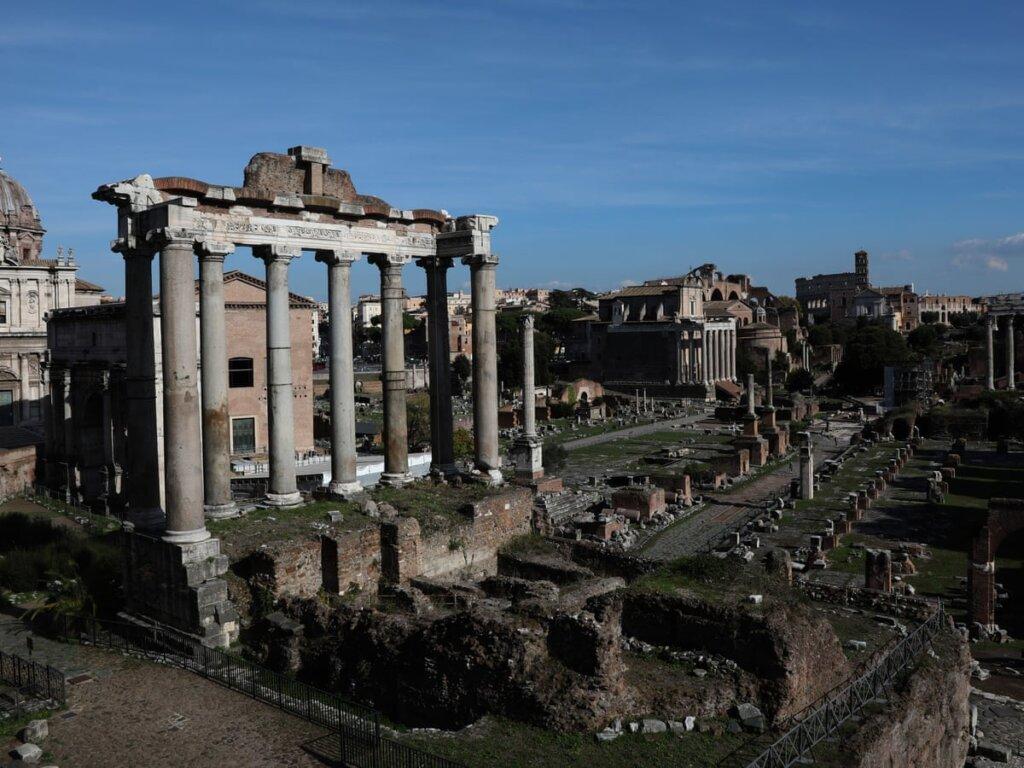SuperSonic Radio - Cum a returnat o americancă un artefact din Roma