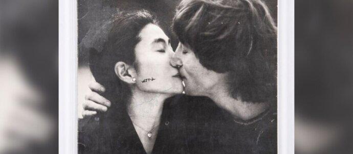 SuperSonic Radio - A fost scos la licitație un album semnat de John Lennon pentru asasinul său, din 1980