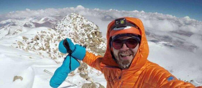 SuperSonic Radio - Alpinist român cucerește cel mai înalt vulcan din lume