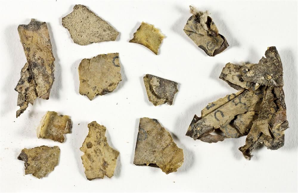 210316 scrolls fragments before conservation ew 1118a 70fe26c9ab6ff938418ce7c10690efce.fit 1000w