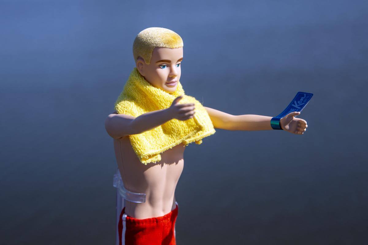 SuperSonic Radio - Păpușa Ken sărbătorește 60 de ani, la 2 ani după Barbie