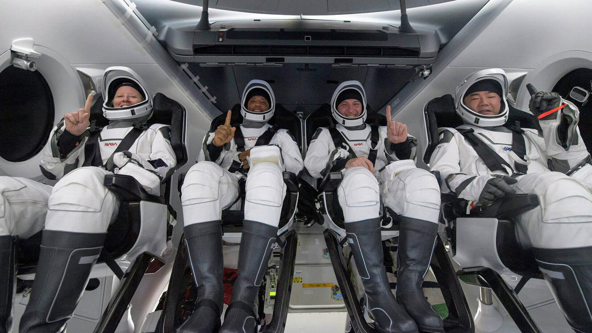 SuperSonic Radio - Prima aterizare pe timp de noapte a NASA după 53 de ani