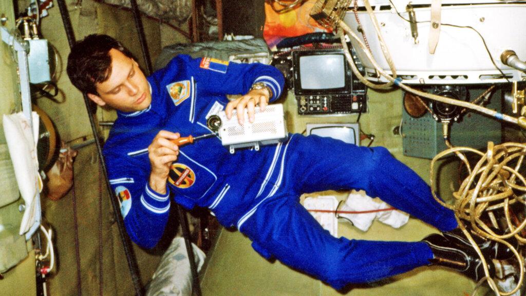 Dumitru Prunariu: 40 de ani de la primul zbor al unui român în spațiu 2 Dumitru Prunariu astronaut izolare Romania