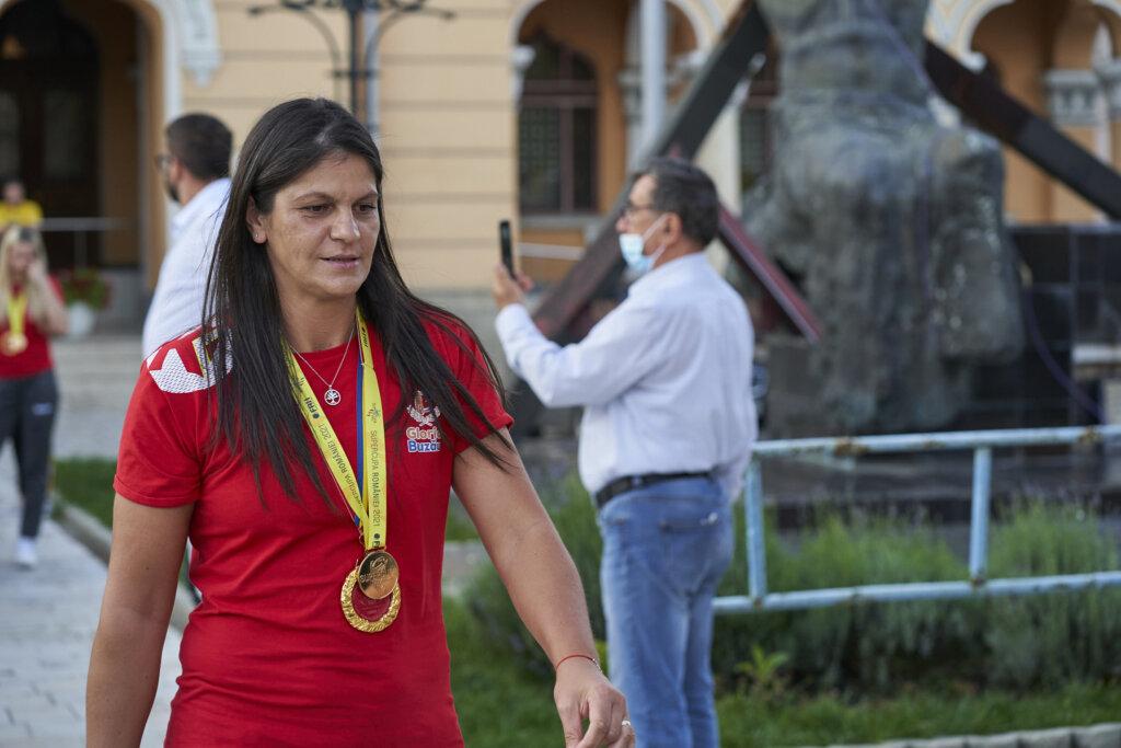 Zi istorică pentru handbalul buzoian 2 BBU08549