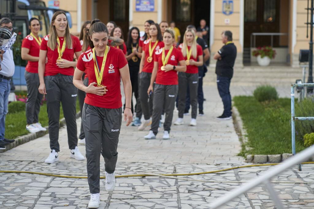 Zi istorică pentru handbalul buzoian 45 BBU08578