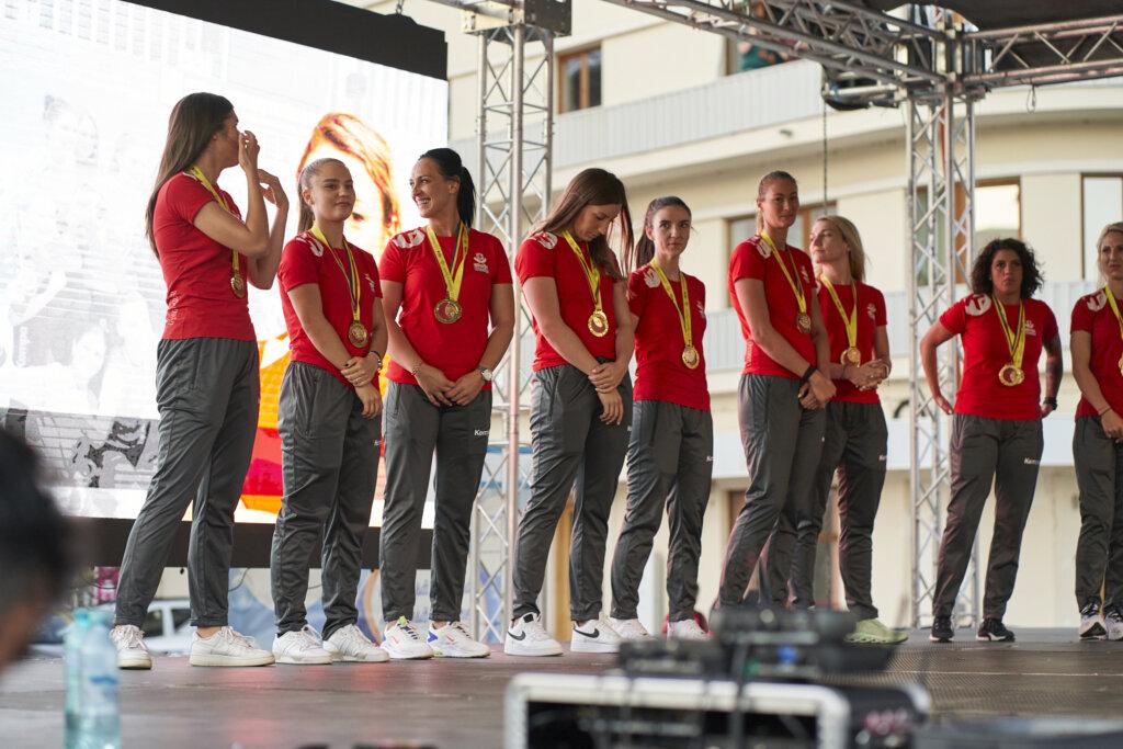 Zi istorică pentru handbalul buzoian 40 BBU08600