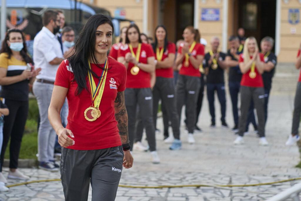 Zi istorică pentru handbalul buzoian 38 BBU08608