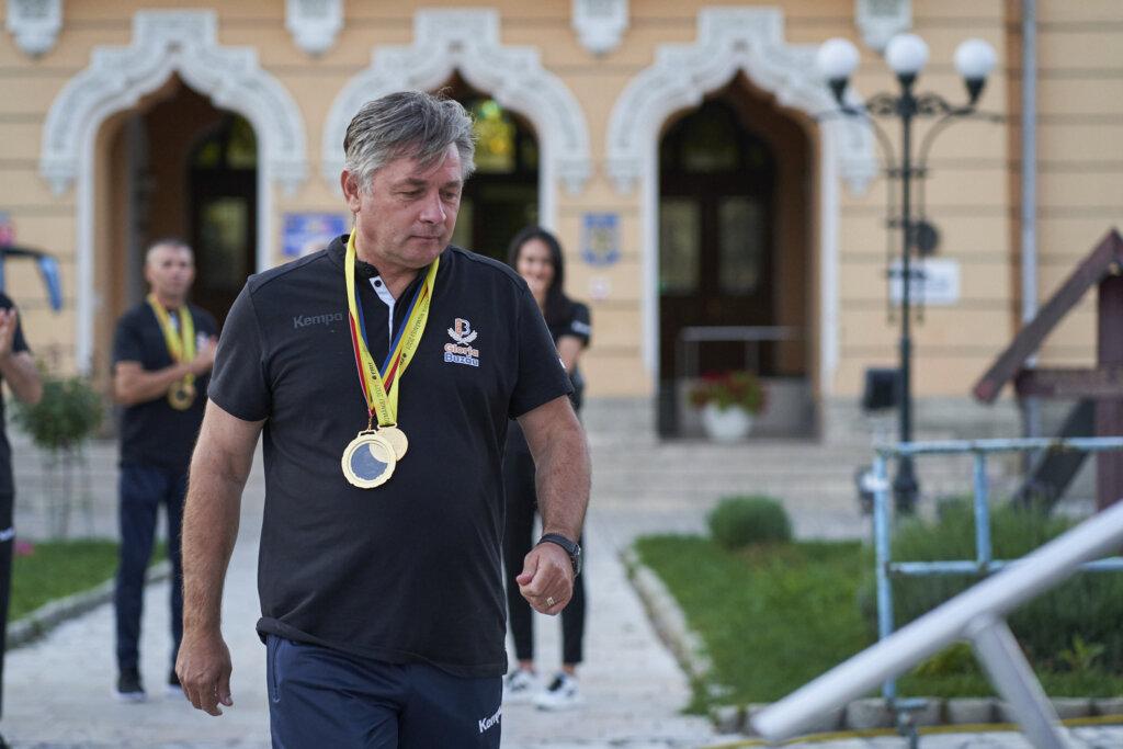 Zi istorică pentru handbalul buzoian 29 BBU08646