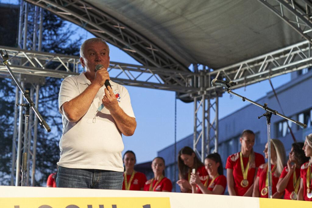 Zi istorică pentru handbalul buzoian 12 BBU08722