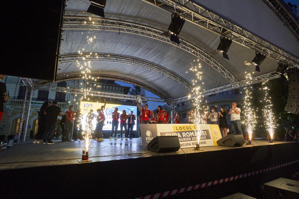 Zi istorică pentru handbalul buzoian 9 LUL03864