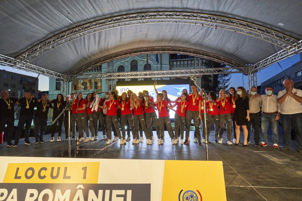 Zi istorică pentru handbalul buzoian 7 LUL03872