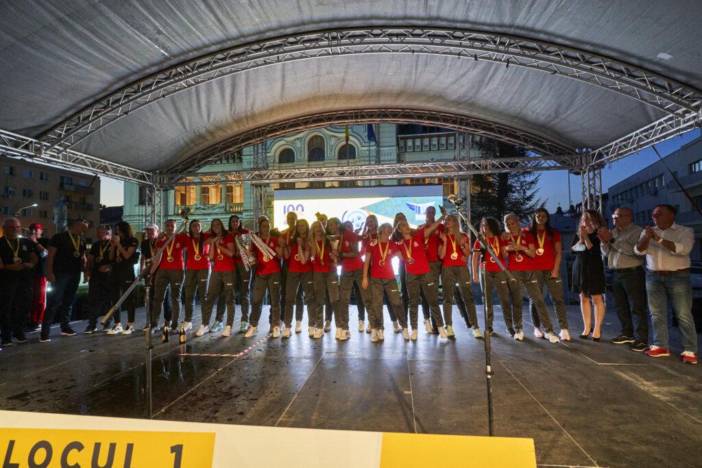 Zi istorică pentru handbalul buzoian 5 LUL03885