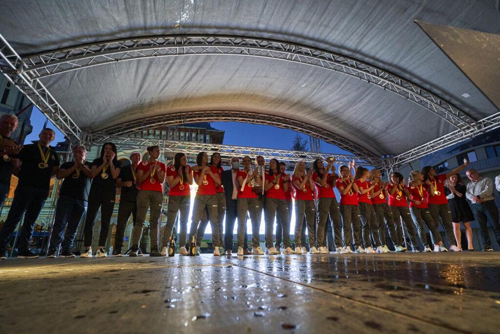 Zi istorică pentru handbalul buzoian 4 LUL03888