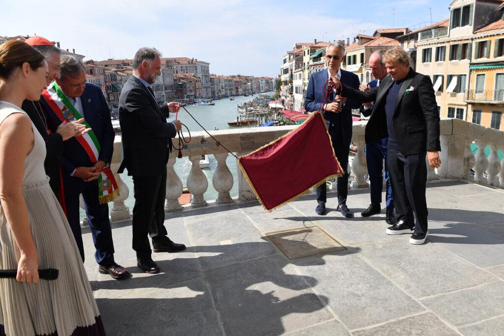 Veneția: Andrea Bocelli a cântat pe podul Rialto la inaugurarea acestuia după restaurare 2 Inaugurazione Ponte di Rialto