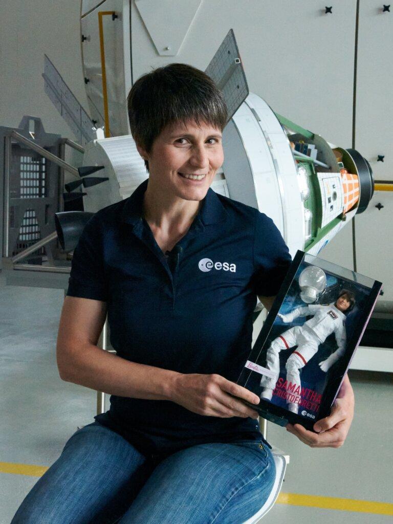 O păpușă Barbie astronaut a fost lansată într-un zbor la gravitație zero 1 ESA 0000035