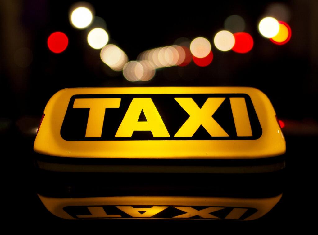 PROIECT DE HOTĂRÂRE privind locurile de așteptare a clienților utilizate de autovehiculele care desfășoară activitatea de transport de persoane în regim de taxi 7 taxi