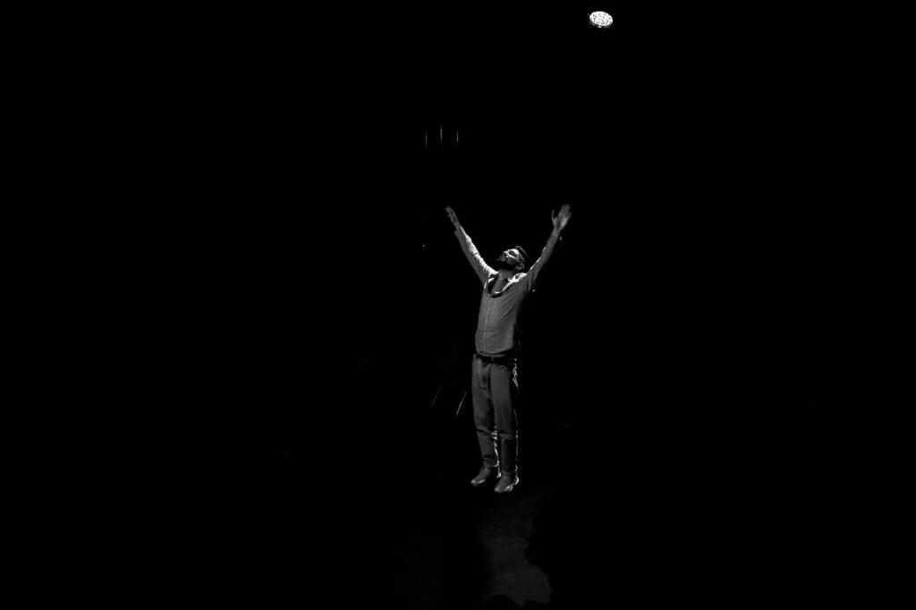 Teatru la Conac -„Fiecare lucru e minunat” de Duncan Macmillan 2 d