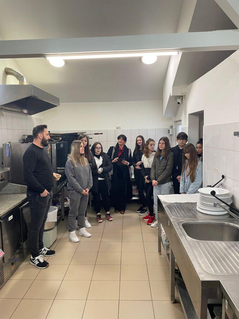 Bursa locurilor de muncă în domeniul HoReCa vine la Buzău 20 Belvedere Magura H 1.1