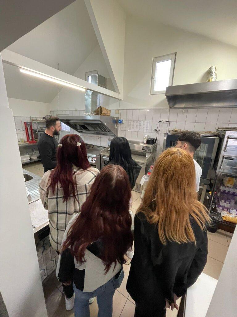 Bursa locurilor de muncă în domeniul HoReCa vine la Buzău 19 Belvedere Magura H 1.2