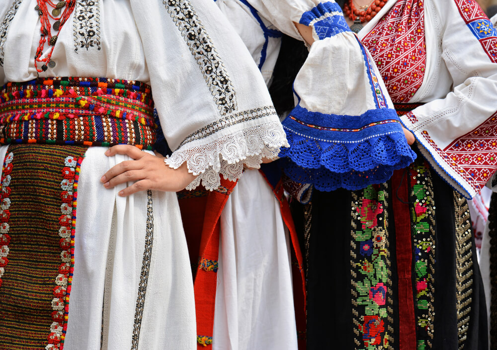 Centrul Cultural și Educațional „Alexandru Marghiloman” organizează expoziția „Patrimoniul românesc – tradiție și identitate” 1 costume populare